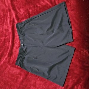 Izod golf shorts, pleated front